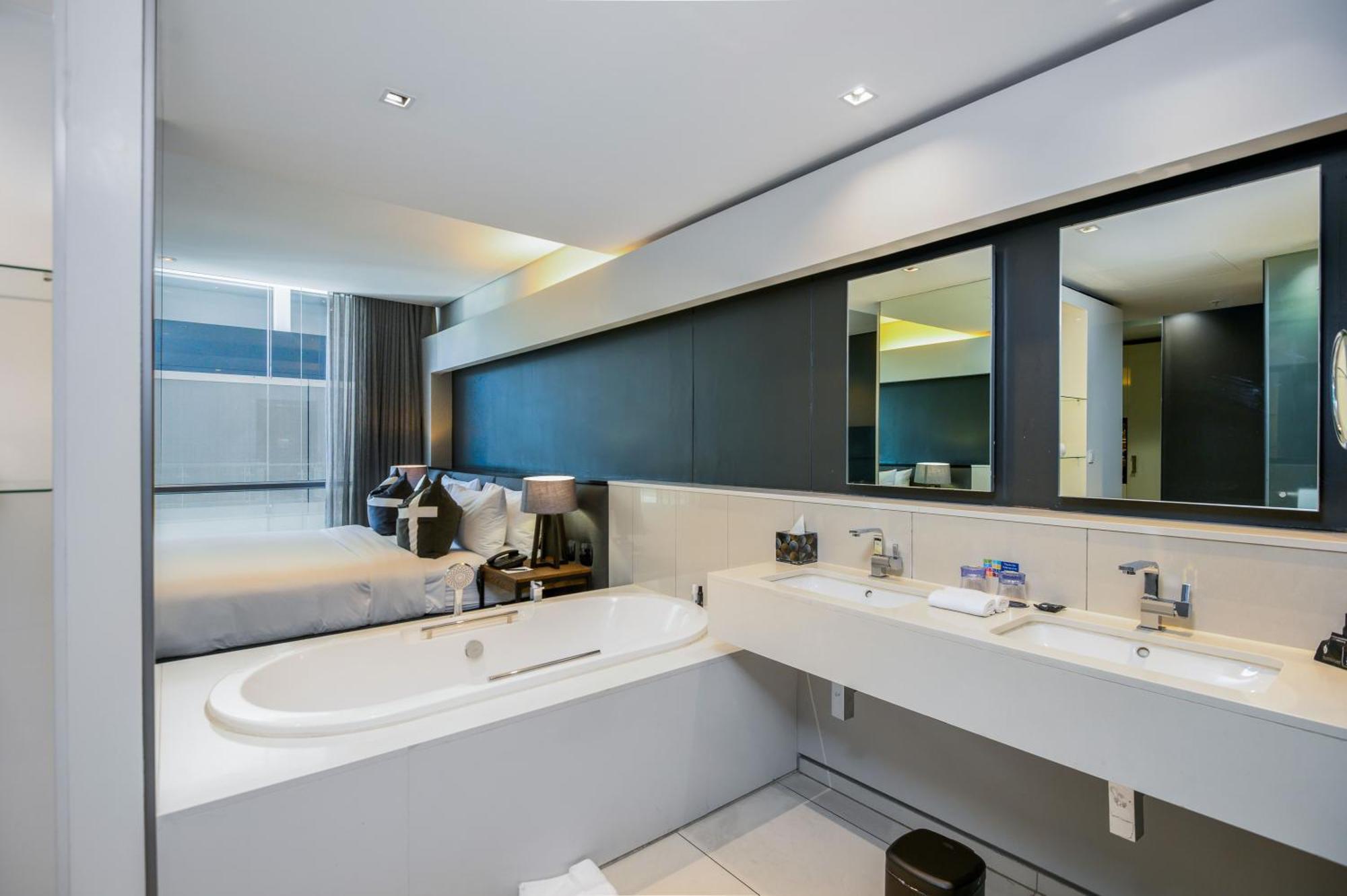 The Capital 15 On Orange & Cape Town
